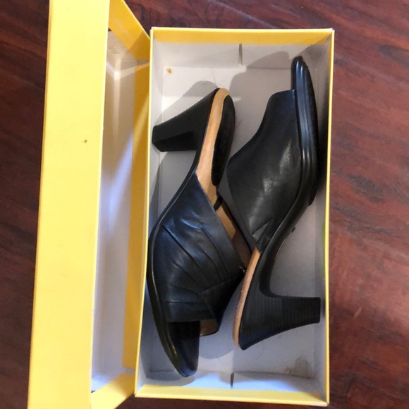 Soft spots Black Leather opened toe low heel - Picture 4 of 4